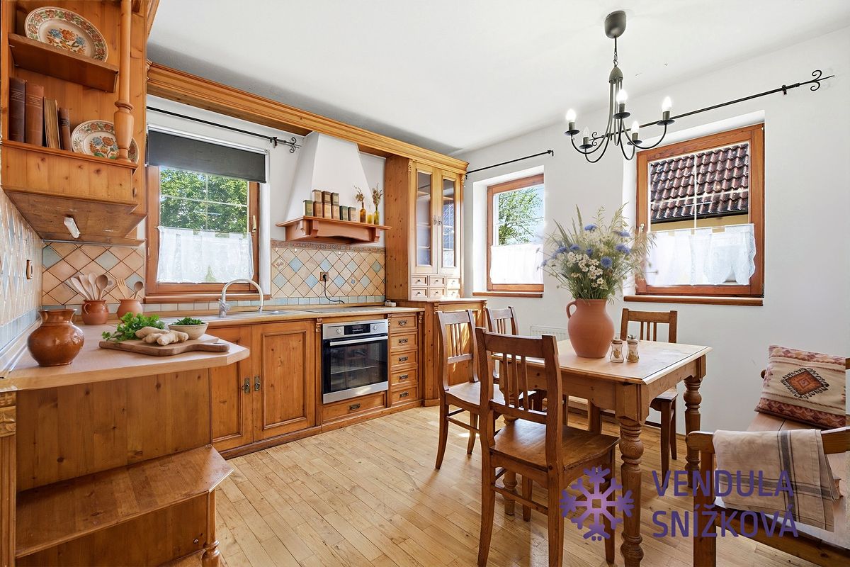 Prodej rodinného domu 180 m², pozemek 889 m² – fotografie 3