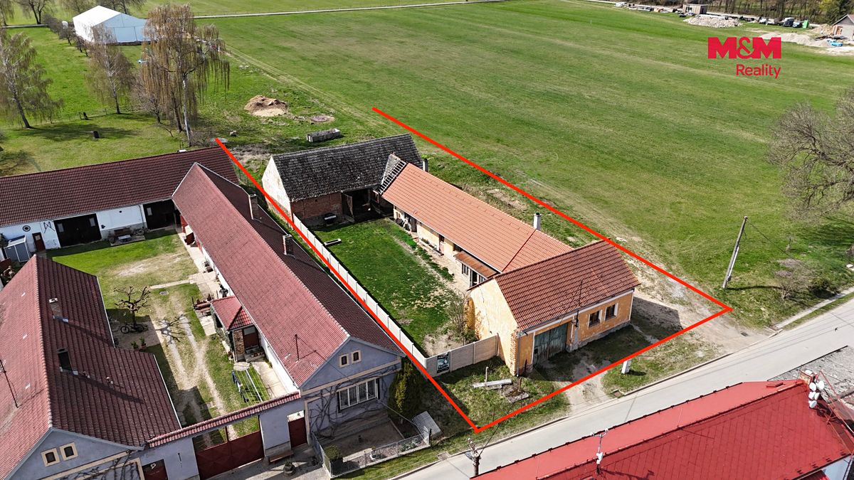 Prodej rodinného domu 768 m², pozemek 394 m² – fotografie 2