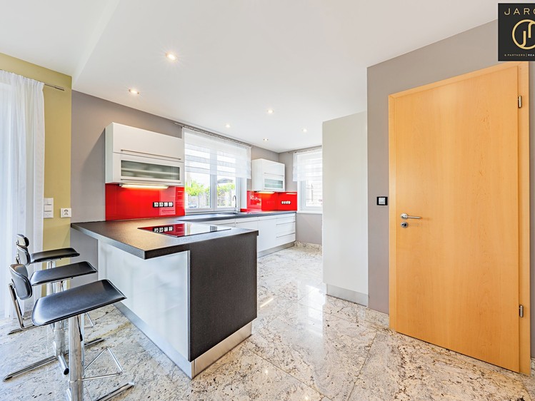 Будинок на продаж, 315 м² (10 з 38)