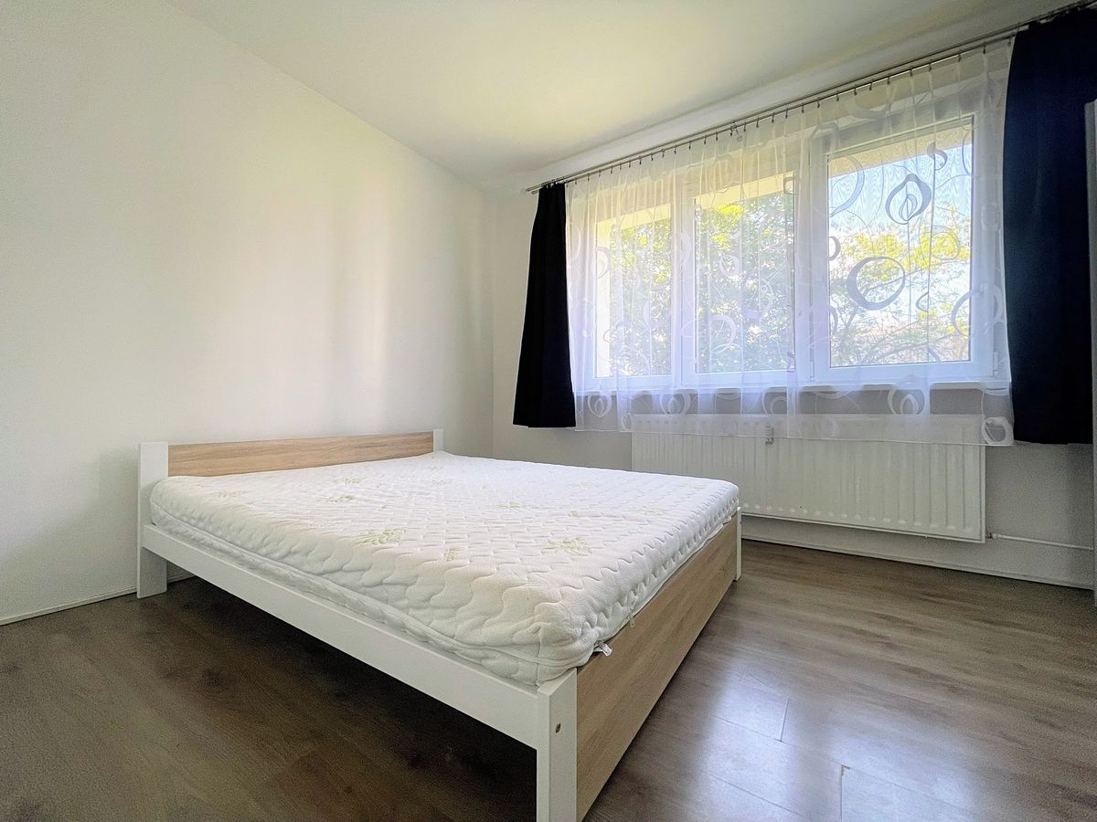 Pronájem bytu 2+kk 43 m² – fotografie 2