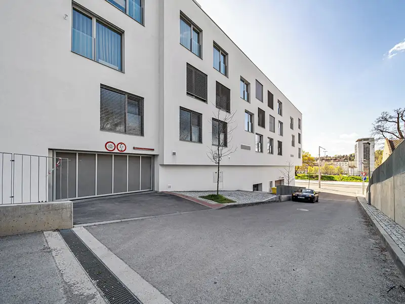 Pronájem garážového stání 14 m², Brno – náhled fotky 1