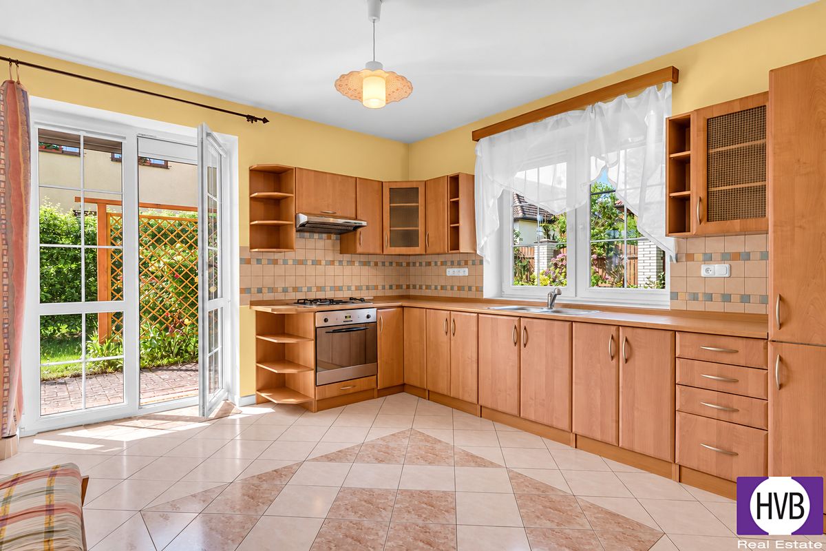 Prodej rodinného domu 200 m², pozemek 1016 m² – fotografie 5