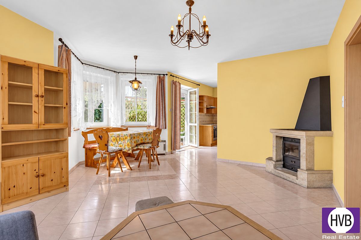 Prodej rodinného domu 200 m², pozemek 1016 m² – fotografie 4