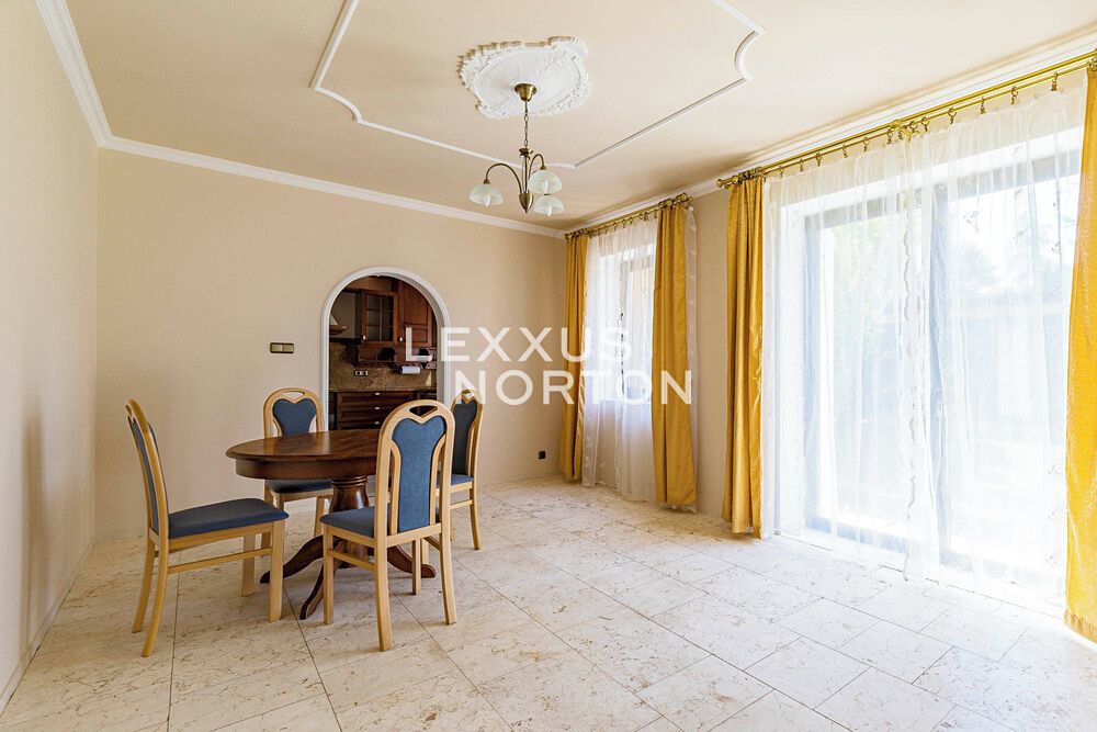 Pronájem rodinného domu 480 m², pozemek 483 m² – fotografie 3
