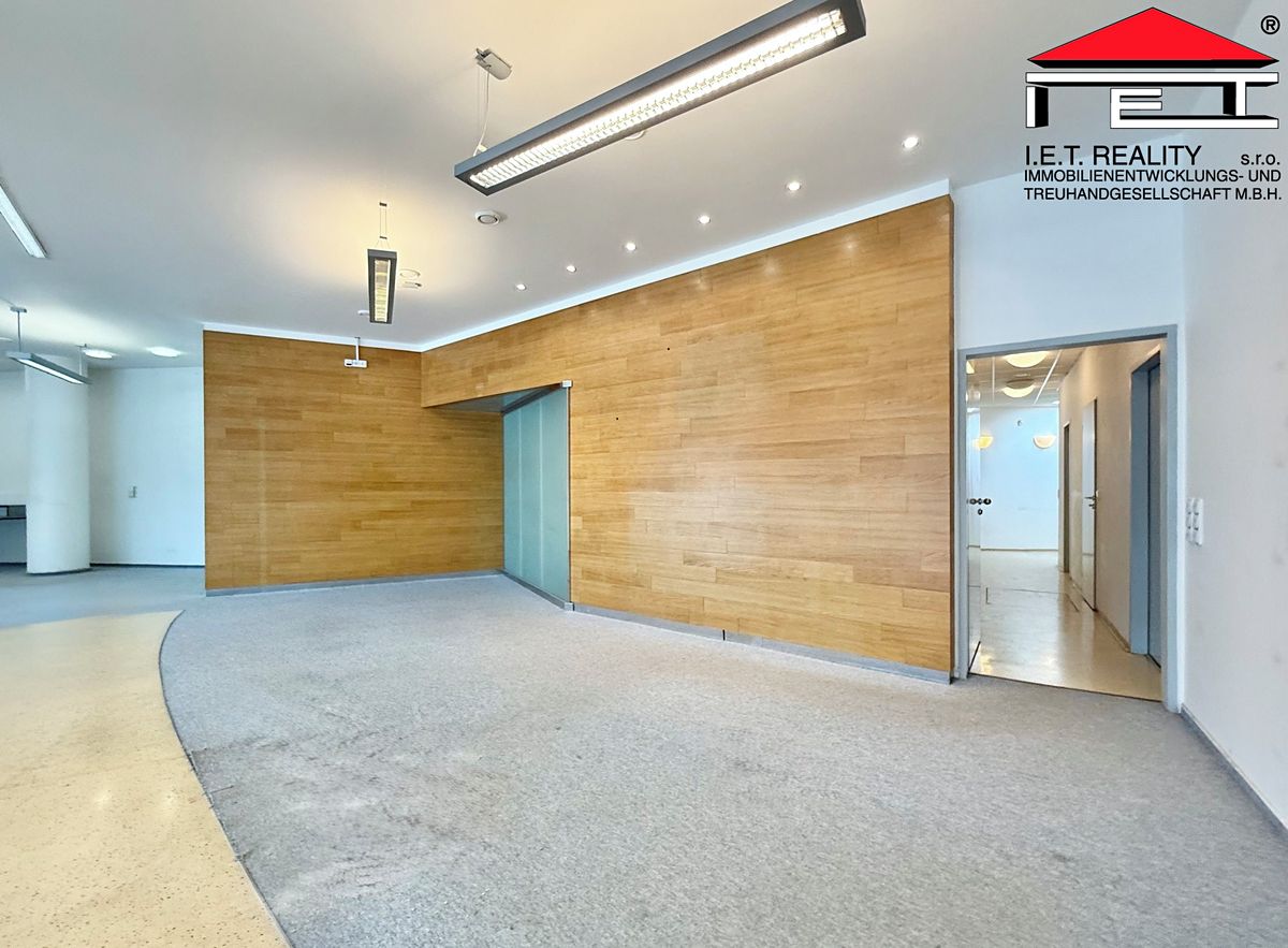 Pronájem kanceláře 193 m² – fotografie 3