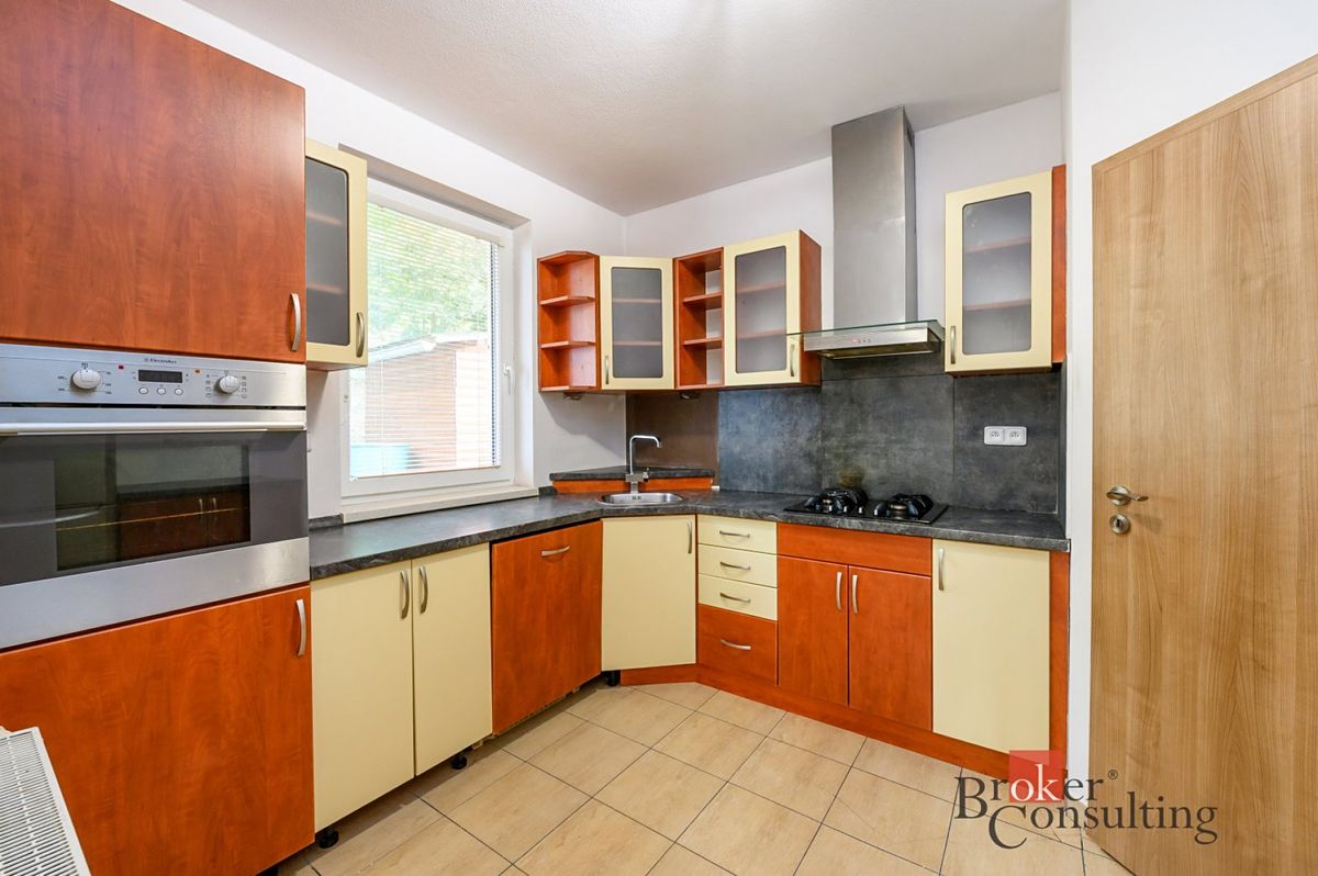 Prodej rodinného domu 130 m², pozemek 886 m² – fotografie 3