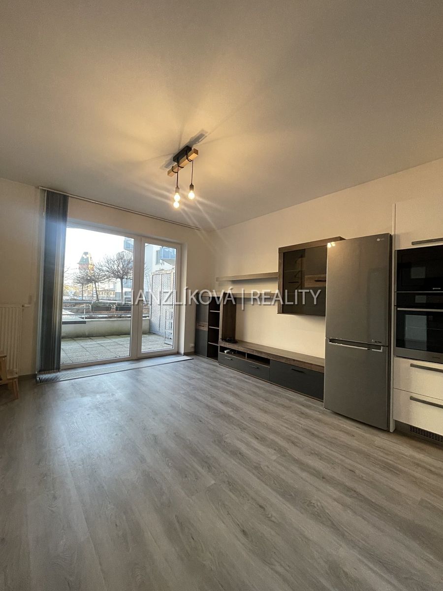 Pronájem bytu 2+kk 57 m² – fotografie 4