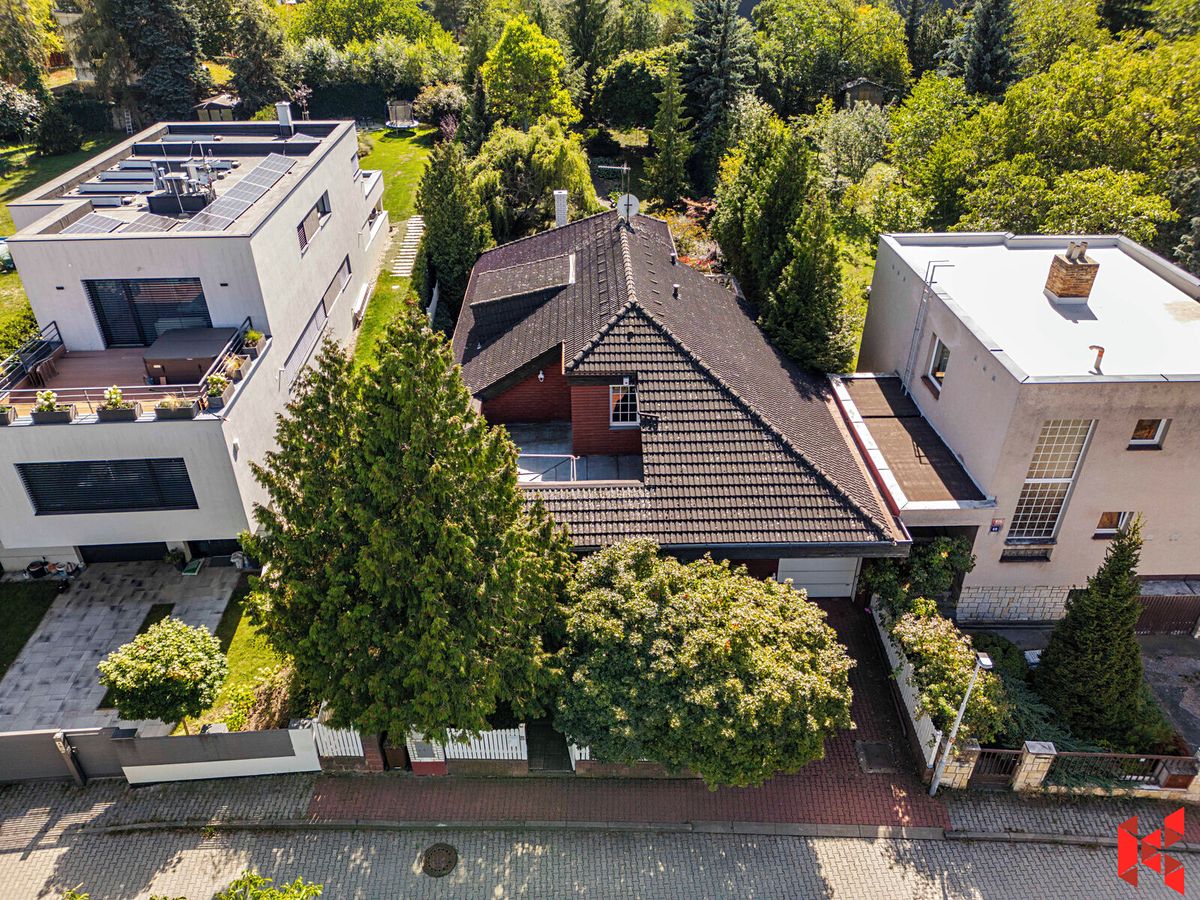 Prodej rodinného domu 244 m², pozemek 960 m²