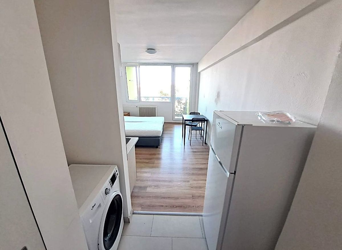 Pronájem bytu 1+kk 27 m² – fotografie 3