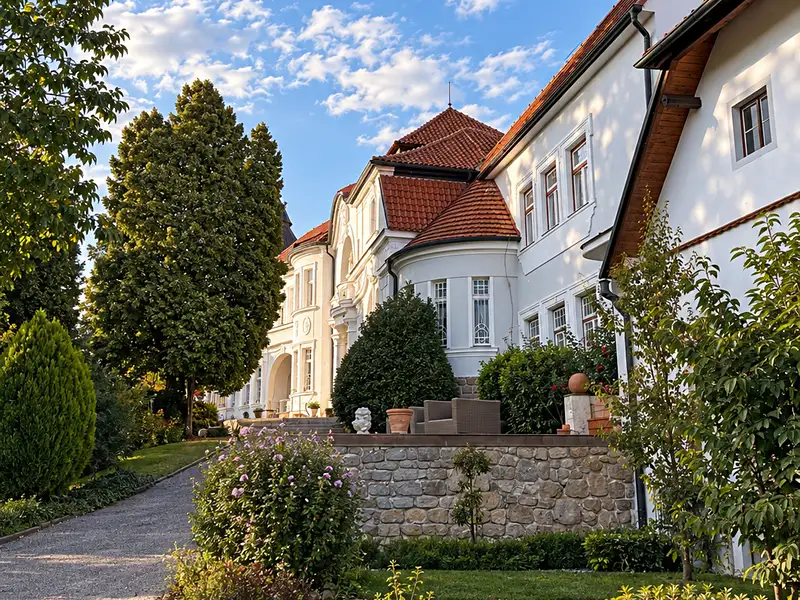 Prodej vily 800 m², pozemek 2639 m², Zliv – náhled fotky 2