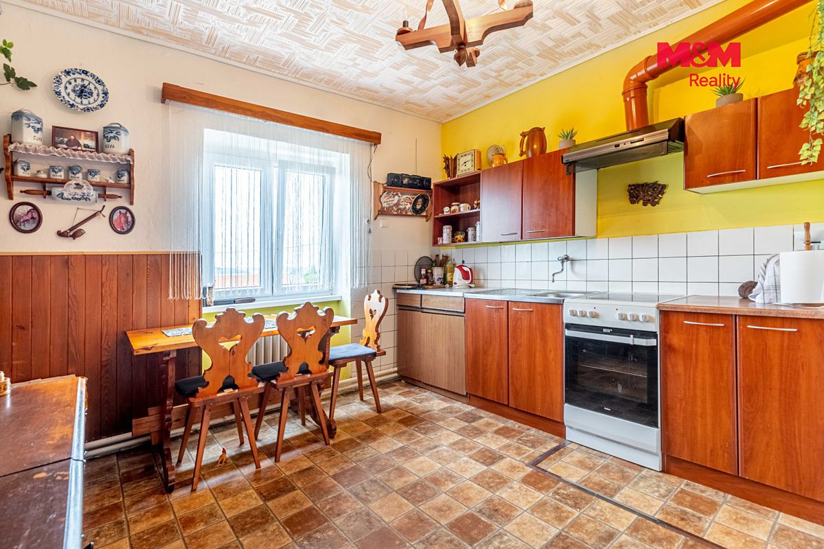 Prodej rodinného domu 109 m², pozemek 694 m² – fotografie 2
