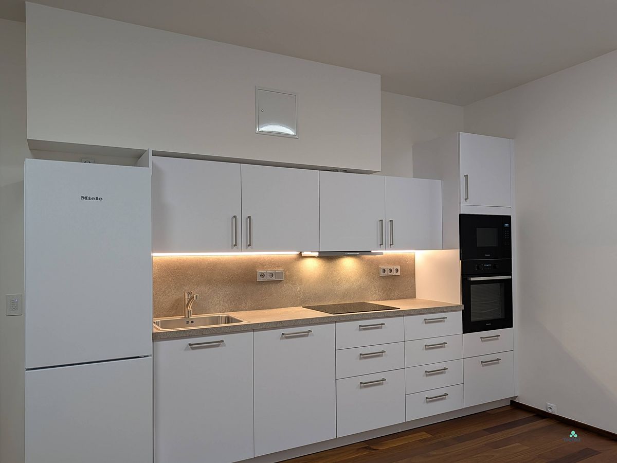 Pronájem bytu 2+kk 72 m² – fotografie 3