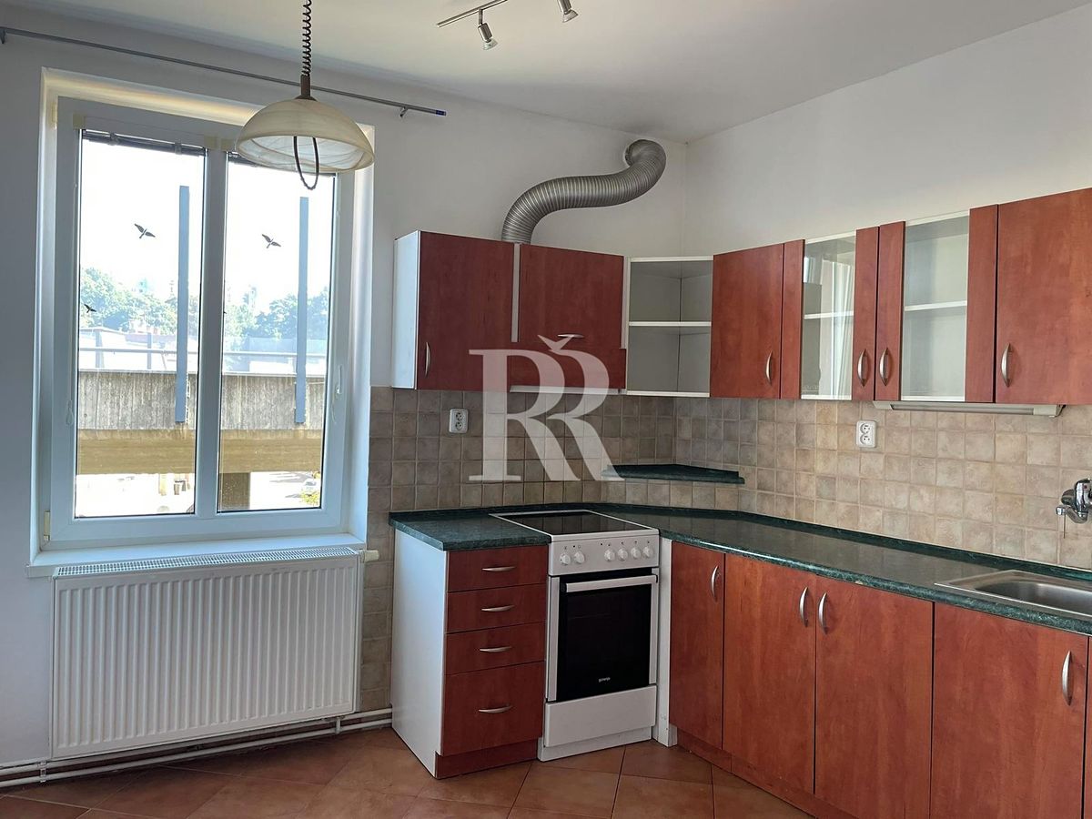 Pronájem bytu 2+1 65 m² – fotografie 3