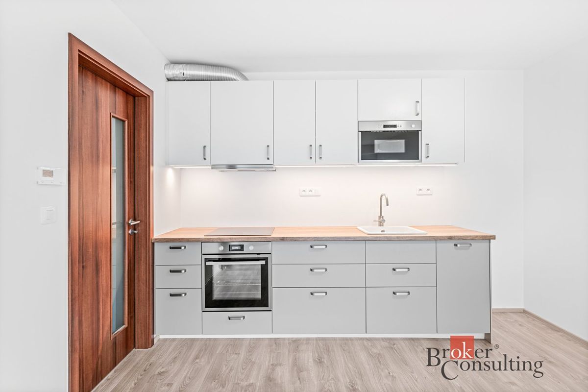 Pronájem bytu 2+kk 56 m² – fotografie 2