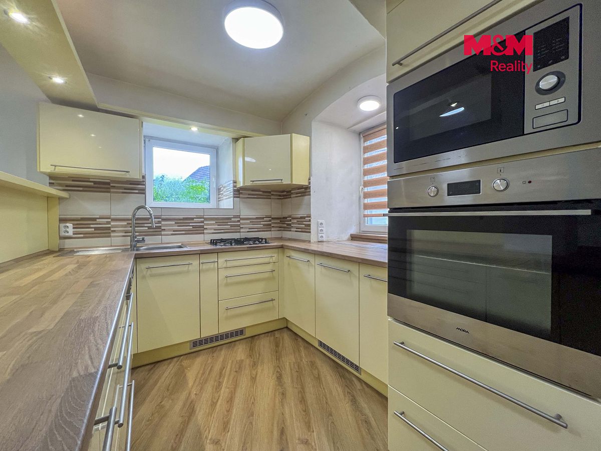 Prodej rodinného domu 226 m², pozemek 1039 m² – fotografie 4