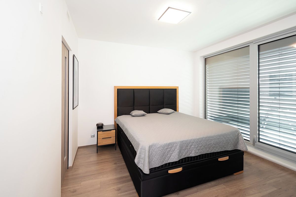 Pronájem bytu 2+kk 55 m² – fotografie 2