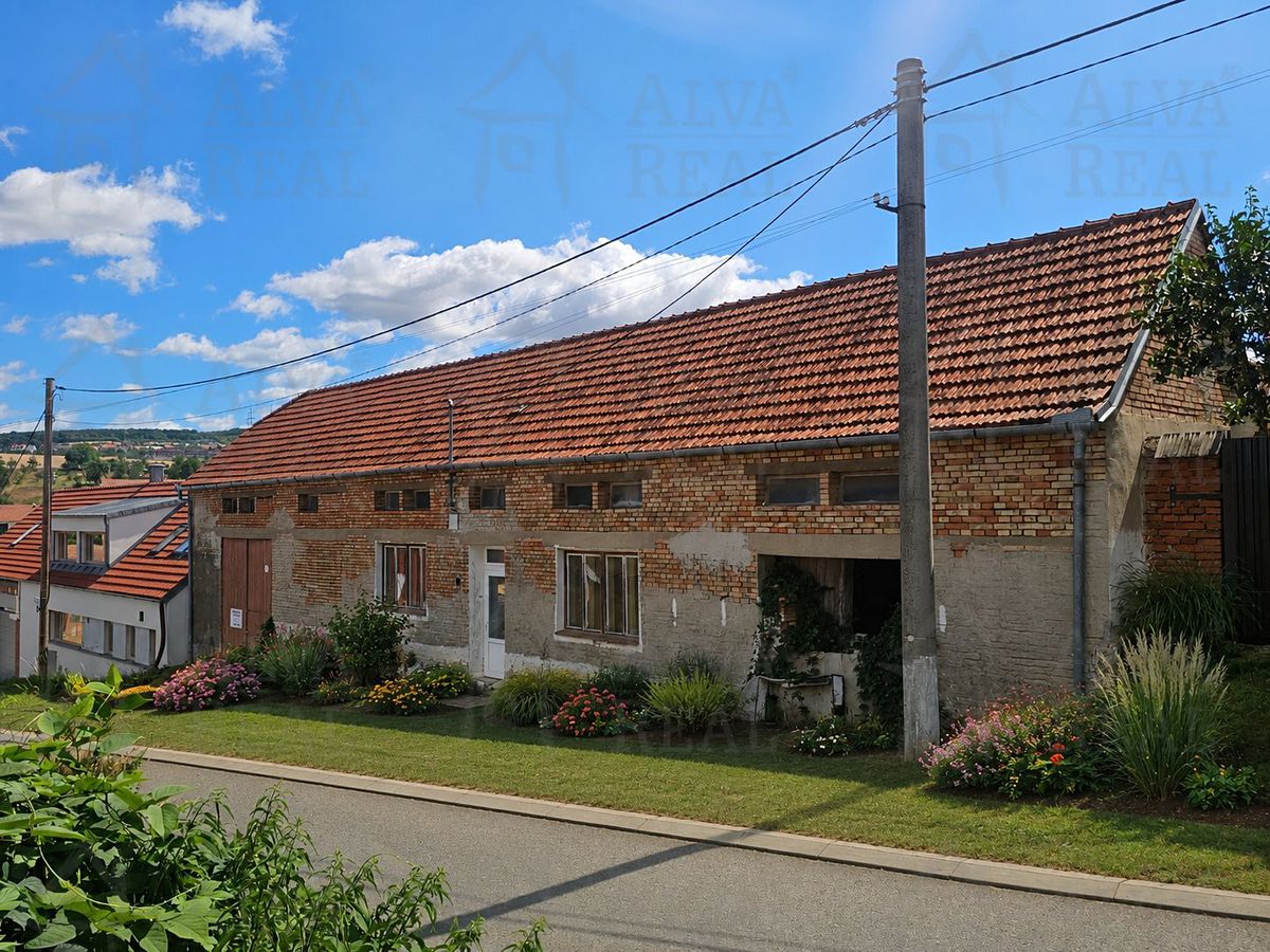 Prodej rodinného domu 370 m², pozemek 843 m²