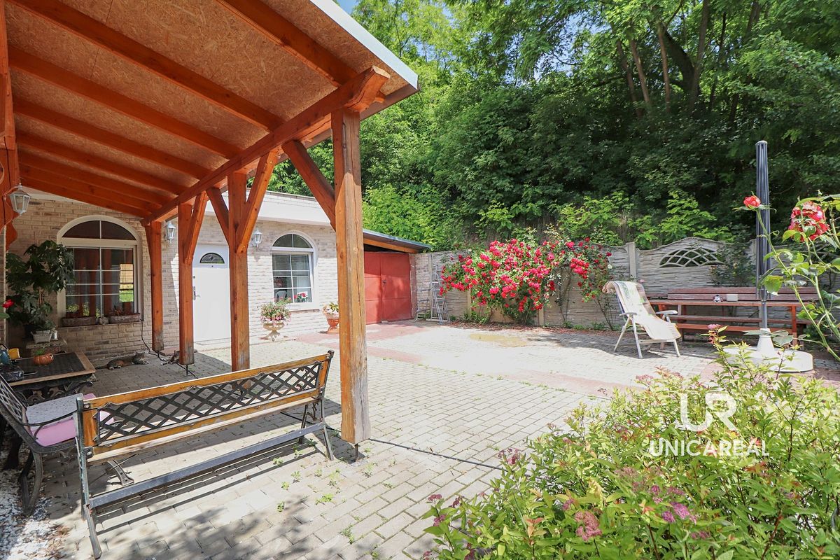 Prodej rodinného domu 230 m², pozemek 1573 m² – fotografie 3