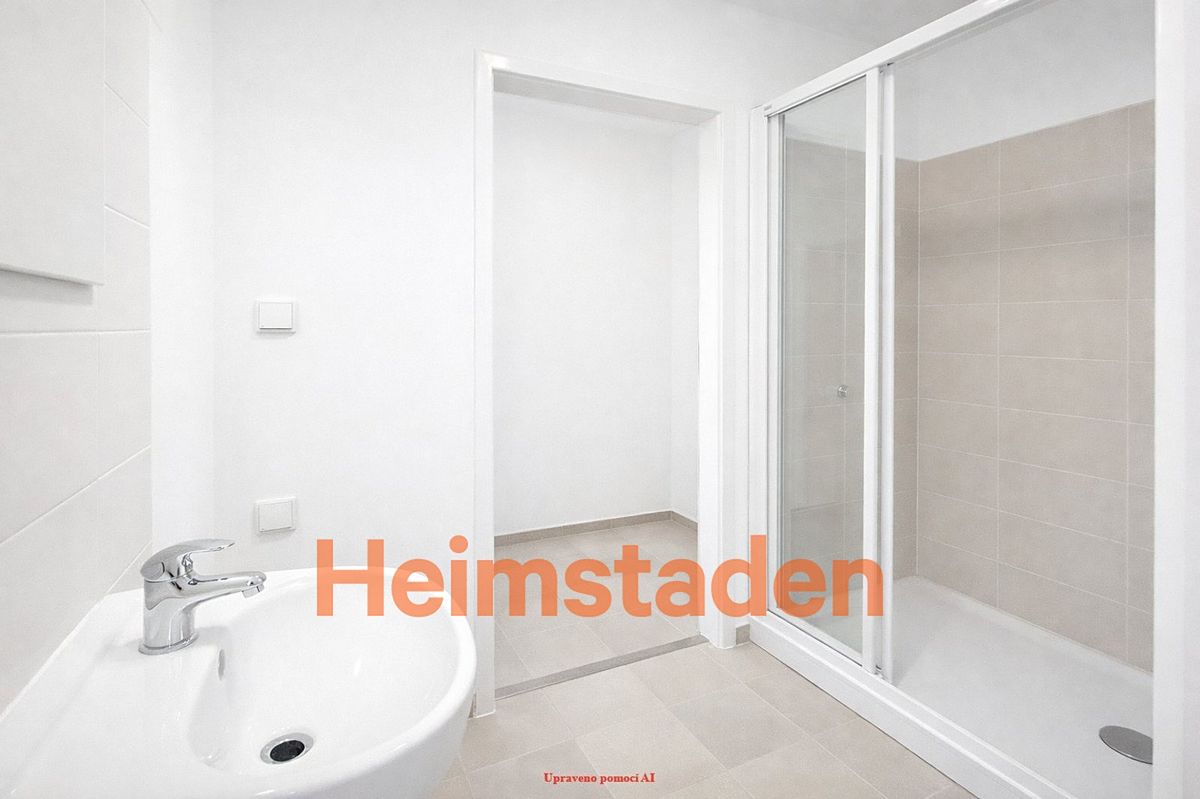 Pronájem bytu 1+kk 28 m² – fotografie 4