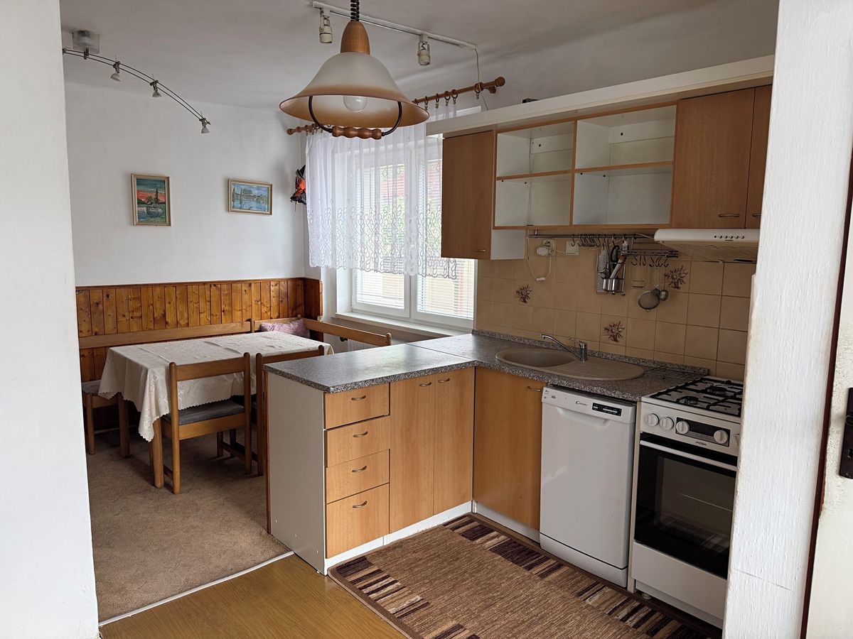 Prodej rodinného domu 198 m², pozemek 800 m² – fotografie 5