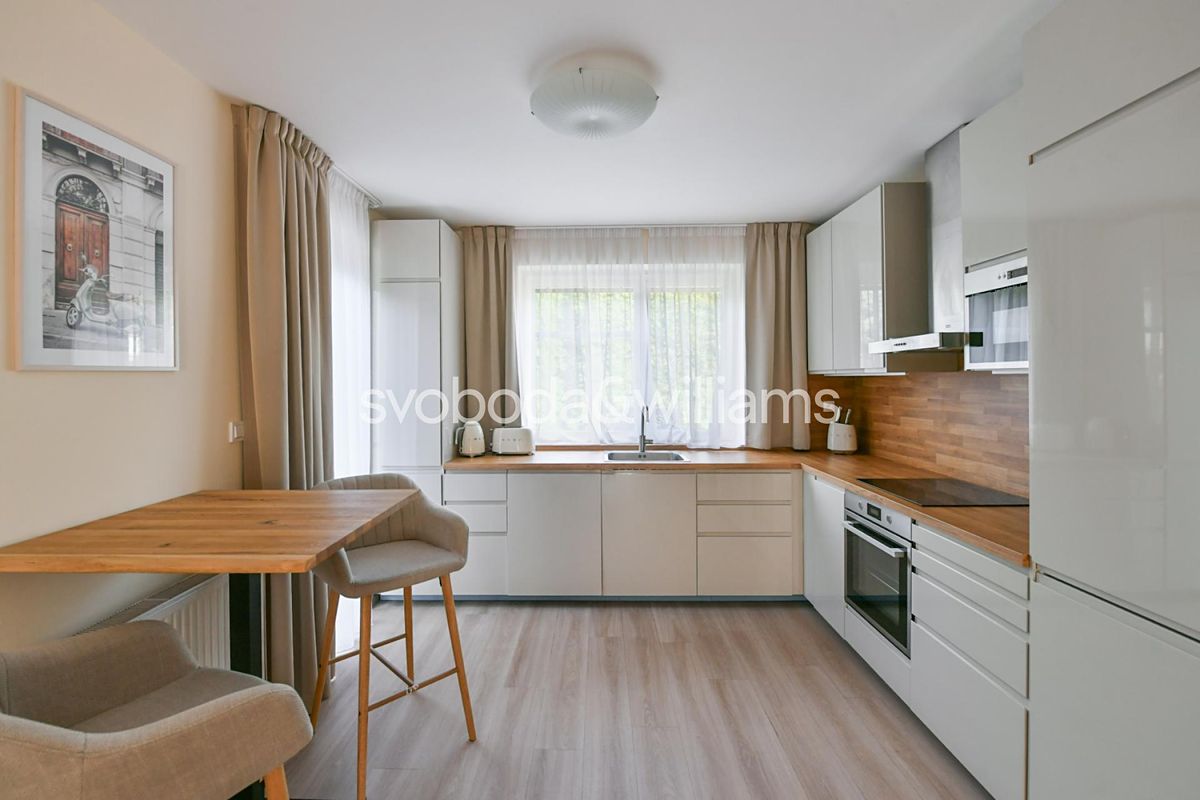Prodej rodinného domu 178 m², pozemek 686 m² – fotografie 5