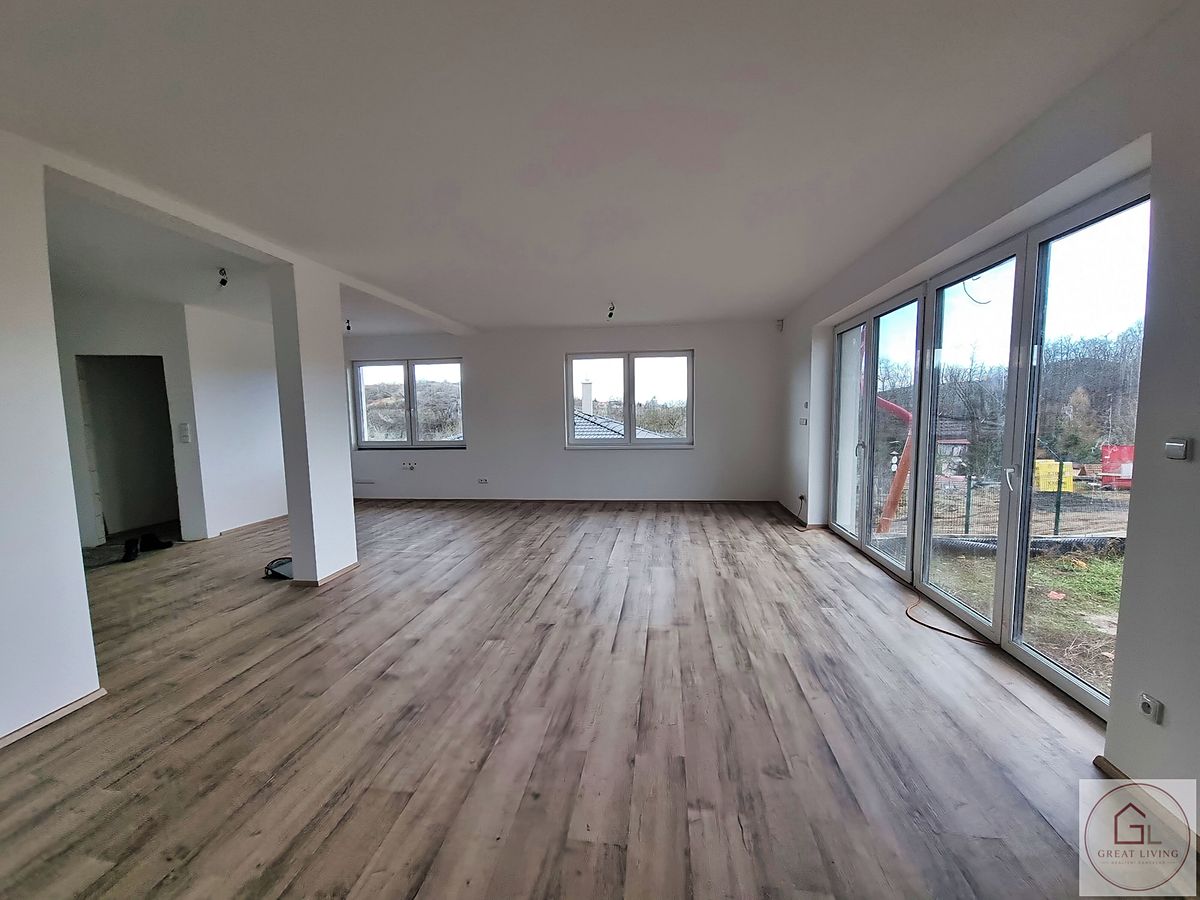 Prodej rodinného domu 206 m², pozemek 880 m² – fotografie 5