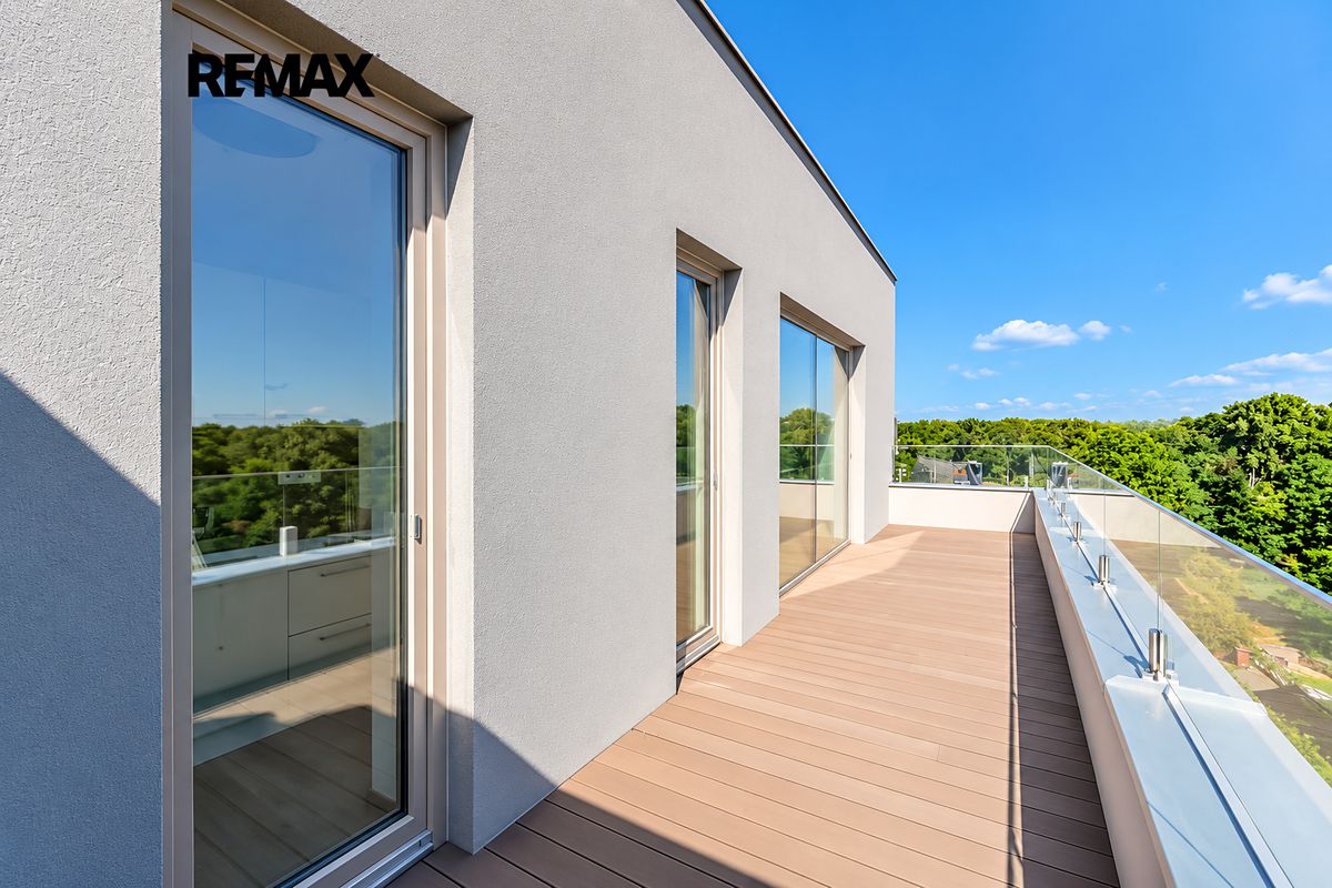 Pronájem bytu 1+kk 53 m² – fotografie 2