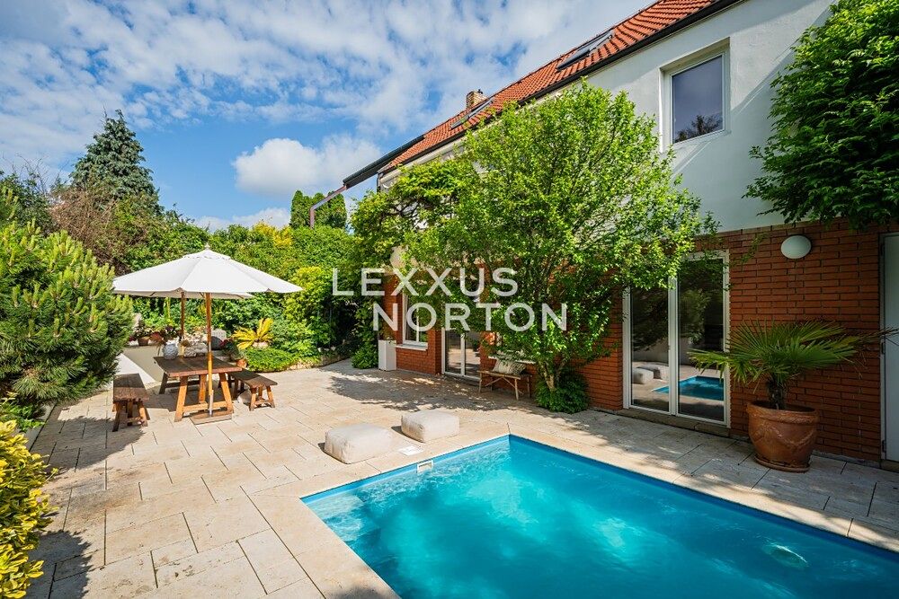 Prodej rodinného domu 522 m², pozemek 1215 m²