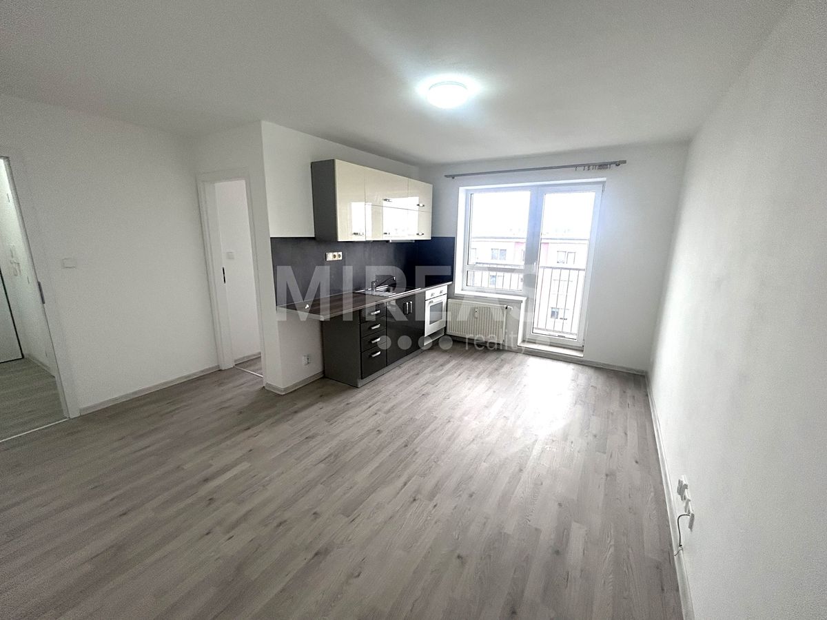 Pronájem bytu 2+kk 32 m² – fotografie 3