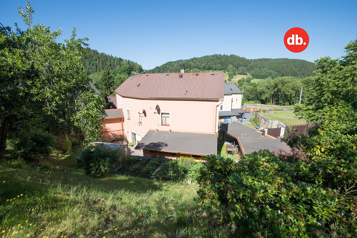 Prodej rodinného domu 300 m², pozemek 1483 m² – fotografie 3
