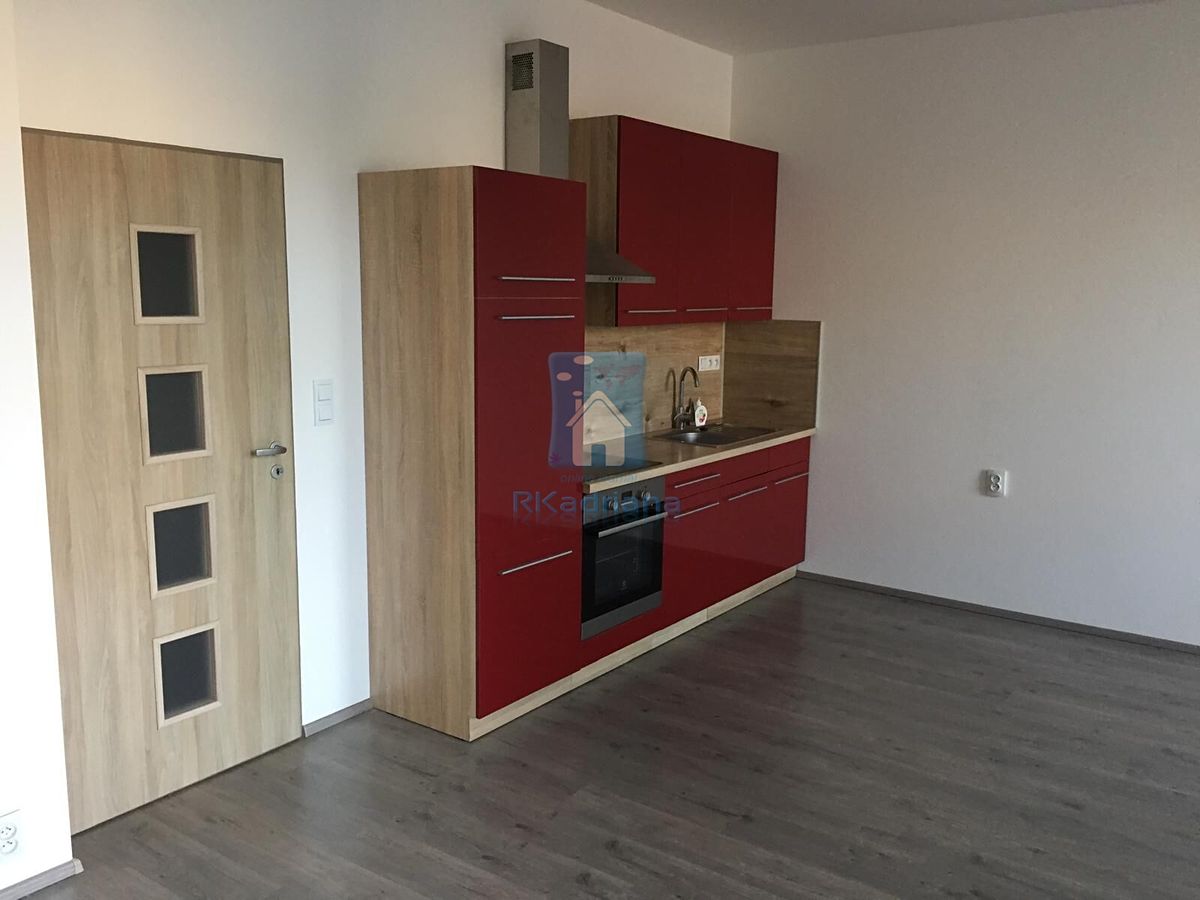 Pronájem bytu 1+kk 35 m² – fotografie 3