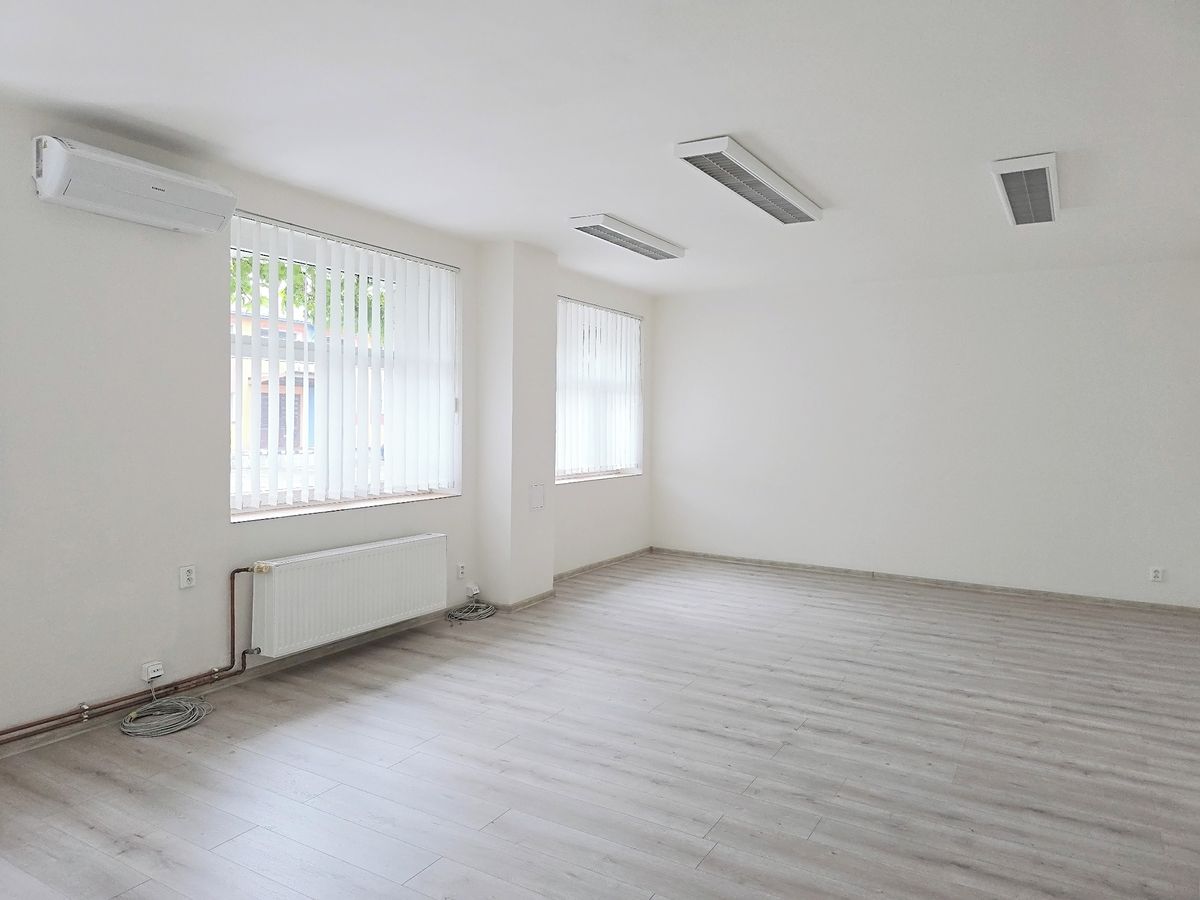 Pronájem kanceláře 72 m² – fotografie 2