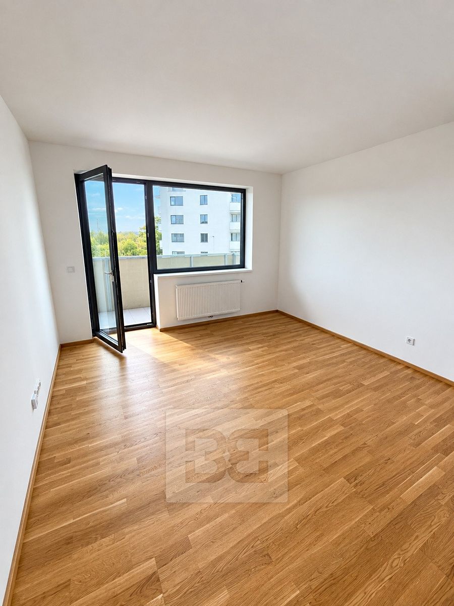 Pronájem bytu 1+kk 30 m² – fotografie 4