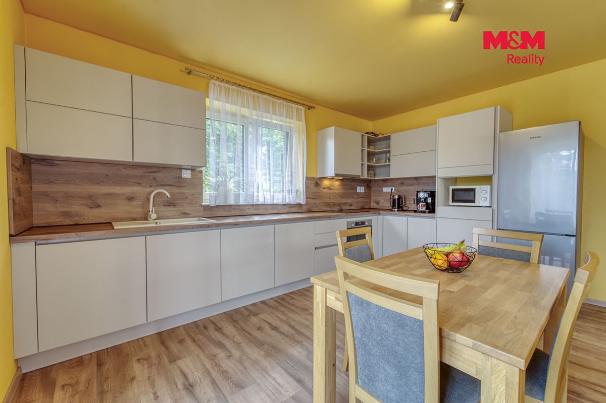 Prodej rodinného domu 121 m², pozemek 1030 m² – fotografie 2