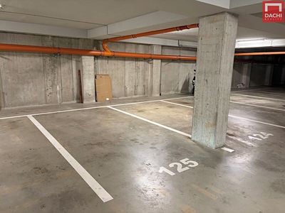 Pronájem garážového stání 20 m²