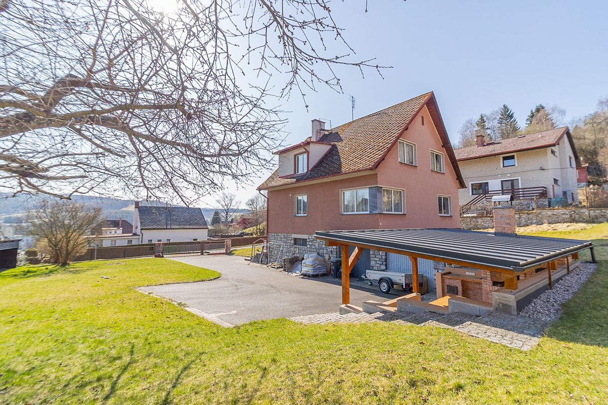 Prodej rodinného domu 265 m², pozemek 1212 m² – fotografie 3
