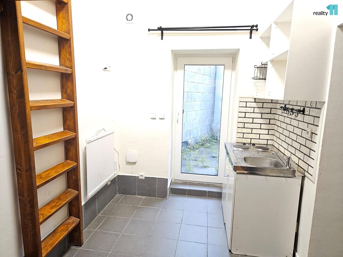 Pronájem bytu 1+kk 10 m² – fotografie 2