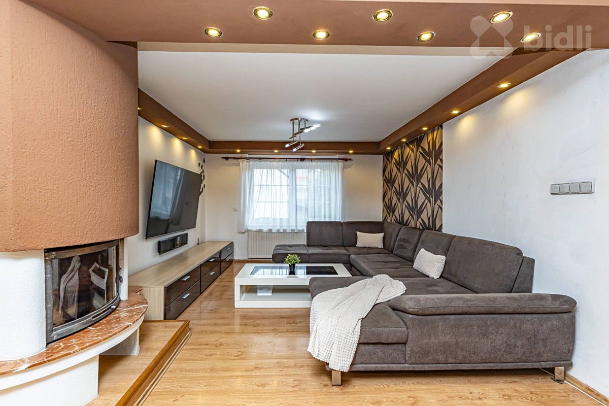 Prodej rodinného domu 285 m², pozemek 307 m² – fotografie 3