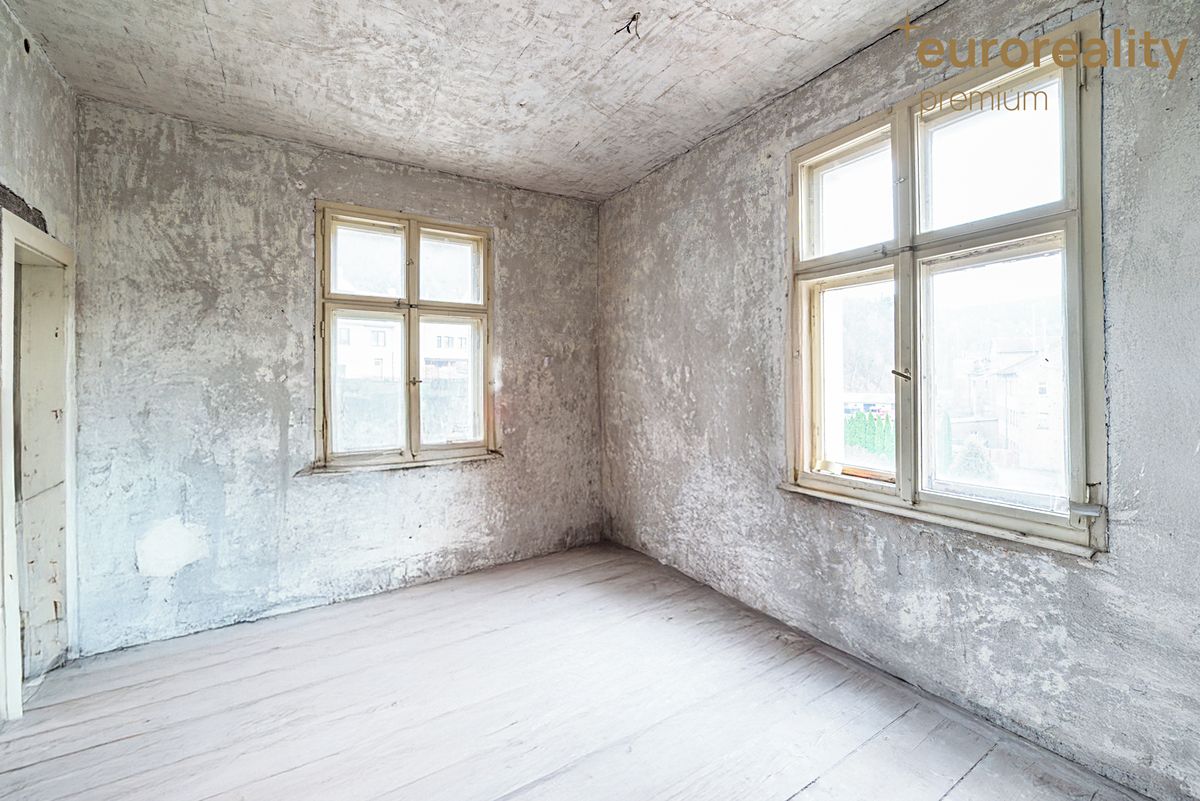 Prodej rodinného domu 267 m², pozemek 270 m² – fotografie 3