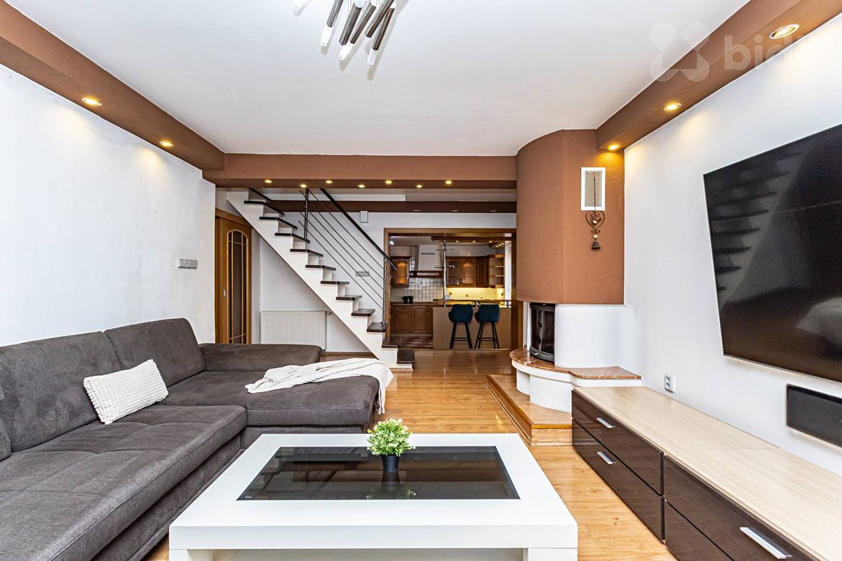 Prodej rodinného domu 285 m², pozemek 307 m² – fotografie 4