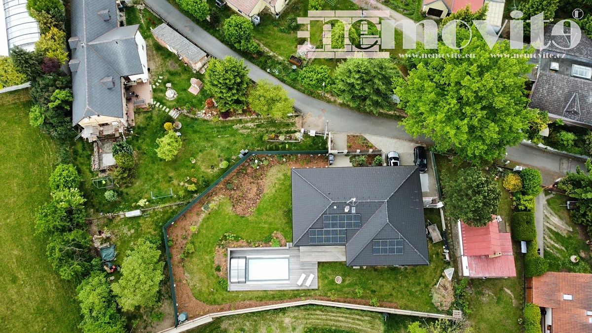 Prodej rodinného domu 157 m², pozemek 1047 m² – fotografie 2