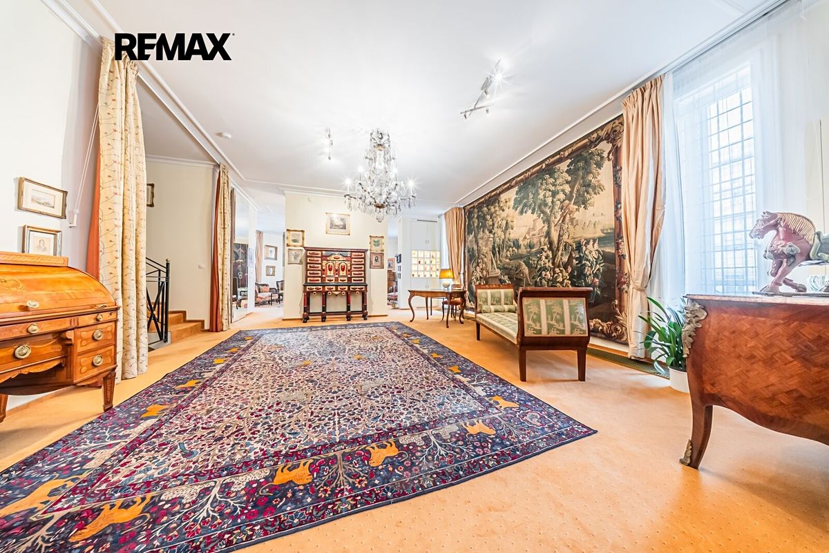 Prodej rodinného domu 333 m², pozemek 218 m² – fotografie 3