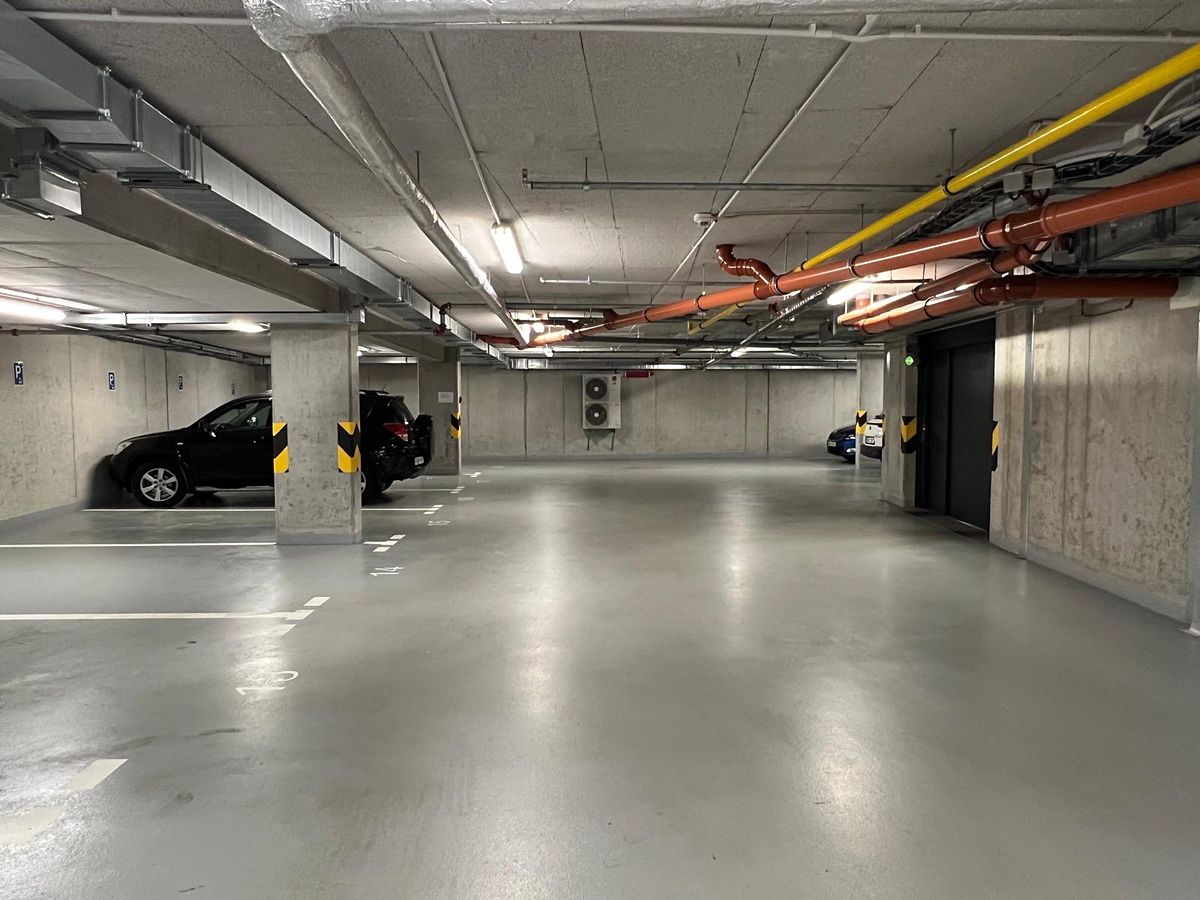 Pronájem garážového stání 16 m² – fotografie 2