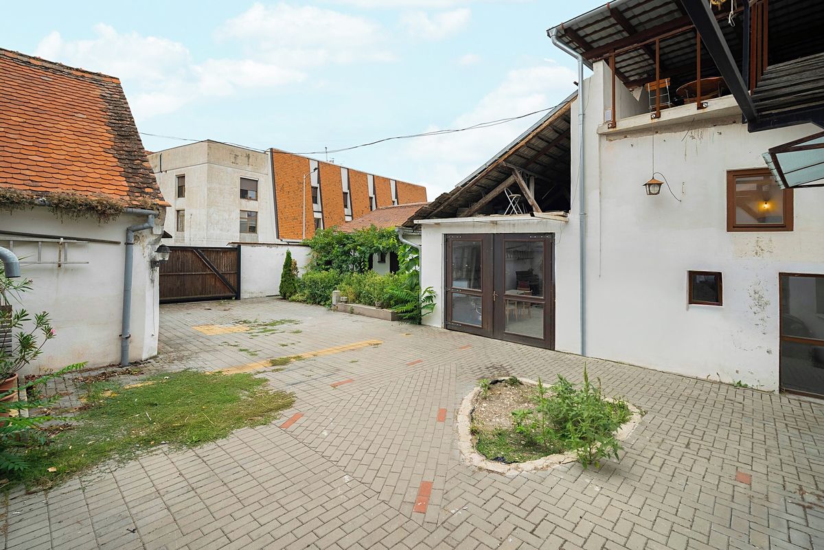 Prodej rodinného domu 333 m², pozemek 467 m² – fotografie 4