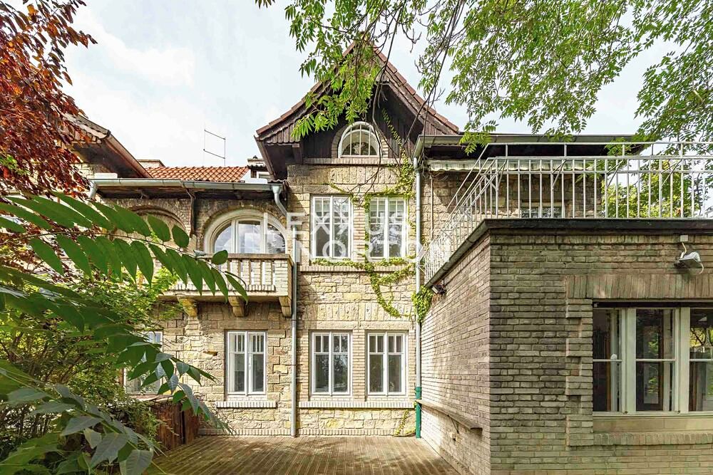 Prodej rodinného domu 324 m², pozemek 546 m² – fotografie 2