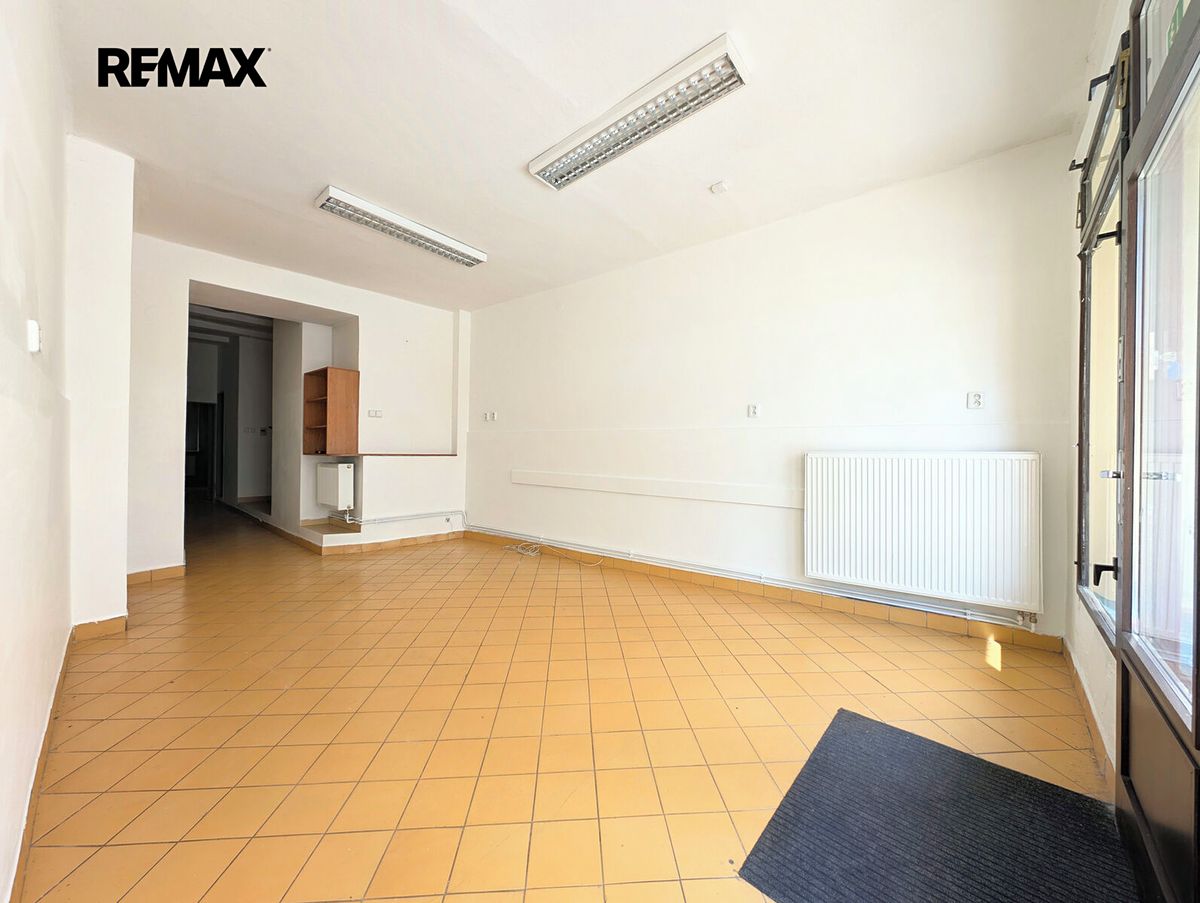 Pronájem obchodního prostoru 46 m² – fotografie 2