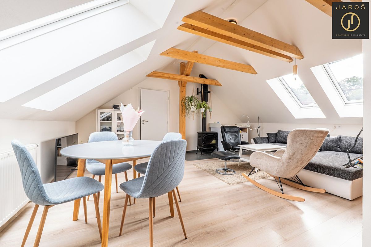 Prodej rodinného domu 203 m², pozemek 1153 m² – fotografie 2