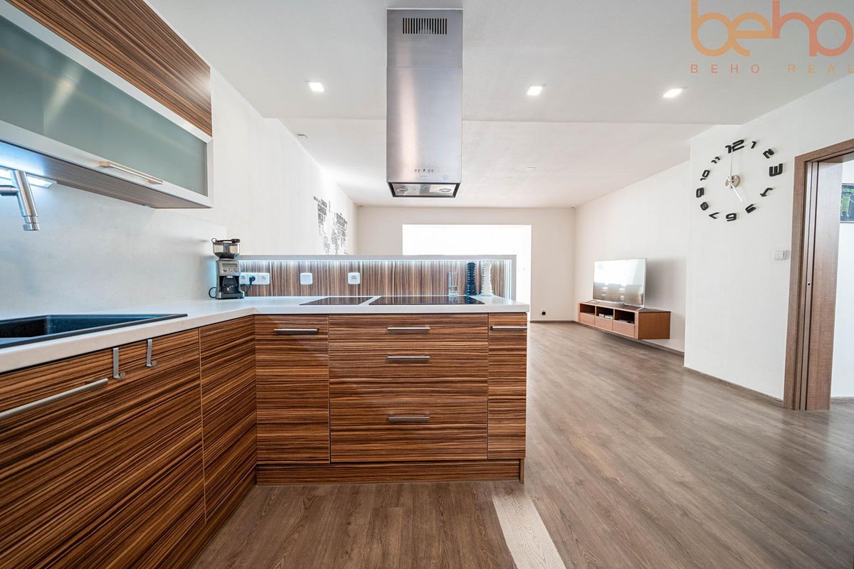 Prodej rodinného domu 146 m², pozemek 469 m² – fotografie 2