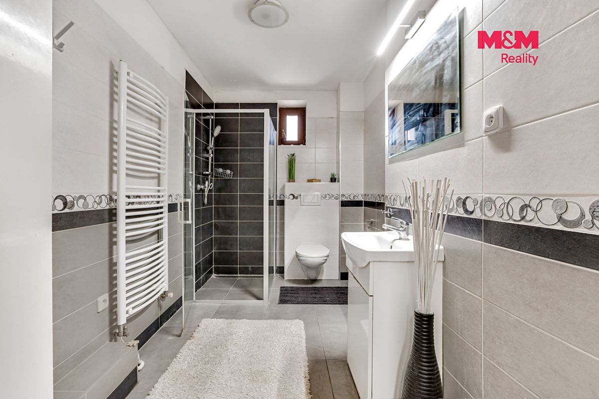 Prodej rodinného domu 210 m², pozemek 1040 m² – fotografie 5
