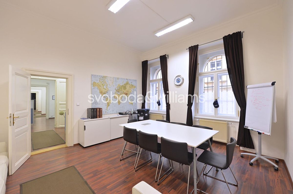 Pronájem kanceláře 228 m²